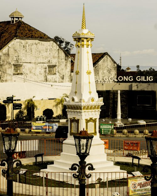 https://unsplash.com/photos/a-white-and-gold-clock-tower-sitting-in-the-middle-of-a-park-XCEmhOITxFQ?utm_content=creditShareLink&utm_medium=referral&utm_source=unsplash