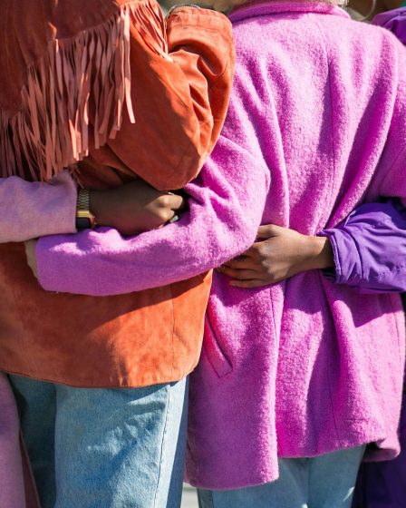 https://unsplash.com/photos/four-person-holding-each-others-waist-at-daytime-0aMMMUjiiEQ?utm_content=creditShareLink&utm_medium=referral&utm_source=unsplash