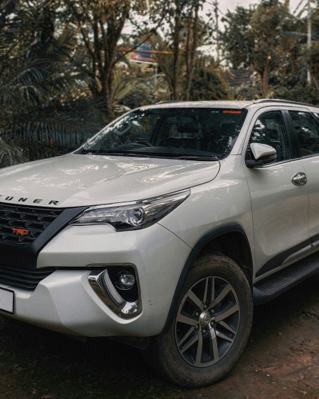 https://unsplash.com/photos/a-white-car-parked-on-a-dirt-road-with-trees-and-a-building-in-the-background-9Px9UR-wZkQ?utm_content=creditShareLink&utm_medium=referral&utm_source=unsplash